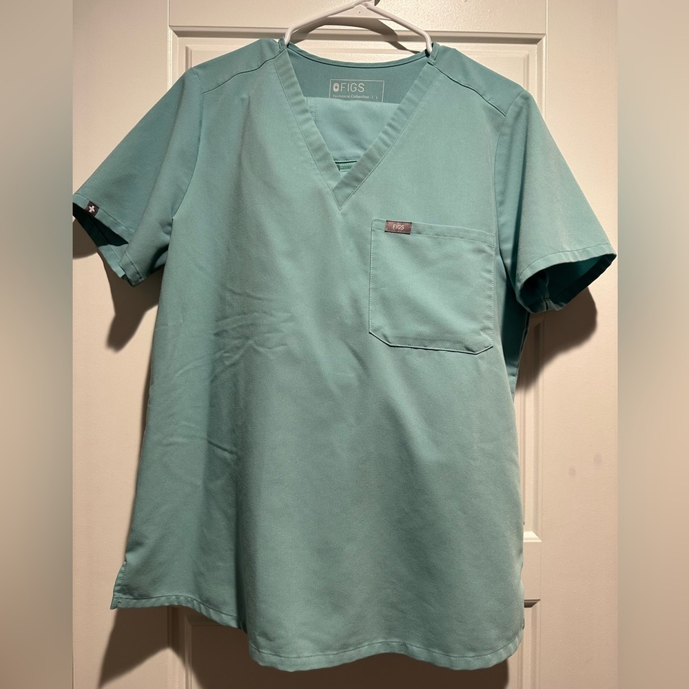 women's Seaglass CatarinaOne-Pocket Scrub Top L and Zamora Jogger Scrub Pants L